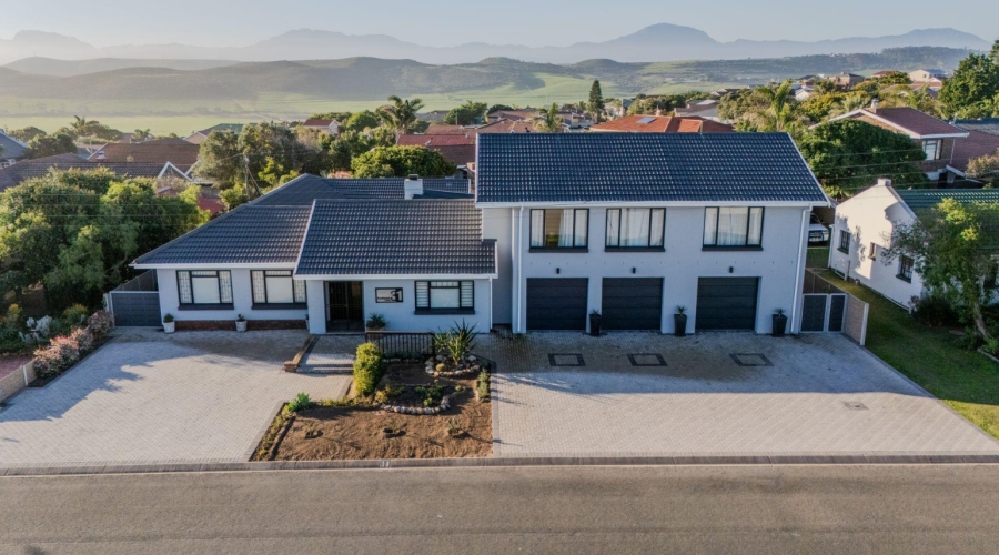5 Bedroom Property for Sale in Fraaiuitsig Western Cape